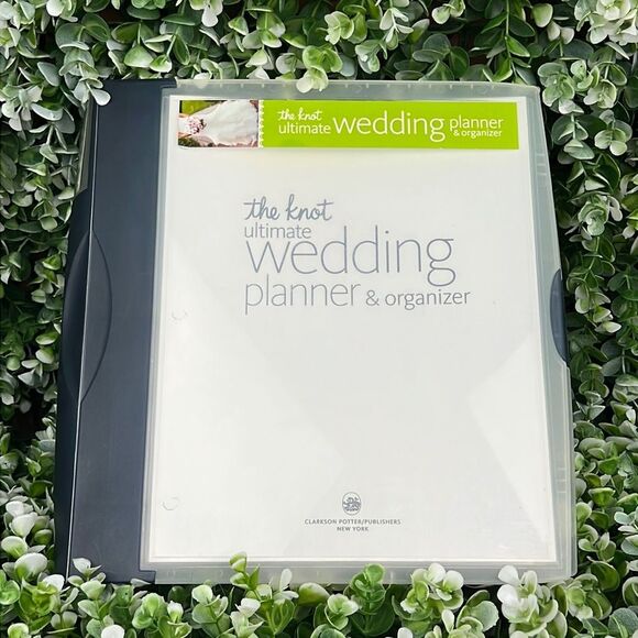 The Knot Ultimate Wedding Planner & Organizer Binder NEW - Picture 1 of 8